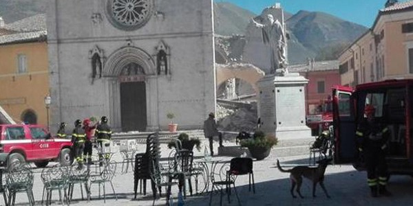 Terremoto di 6.5 in Centro Italia: magnitudo 6,5. Venti feriti e 40 mila sfollati